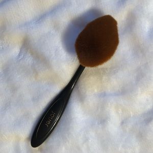 Jouer Foundation Brush